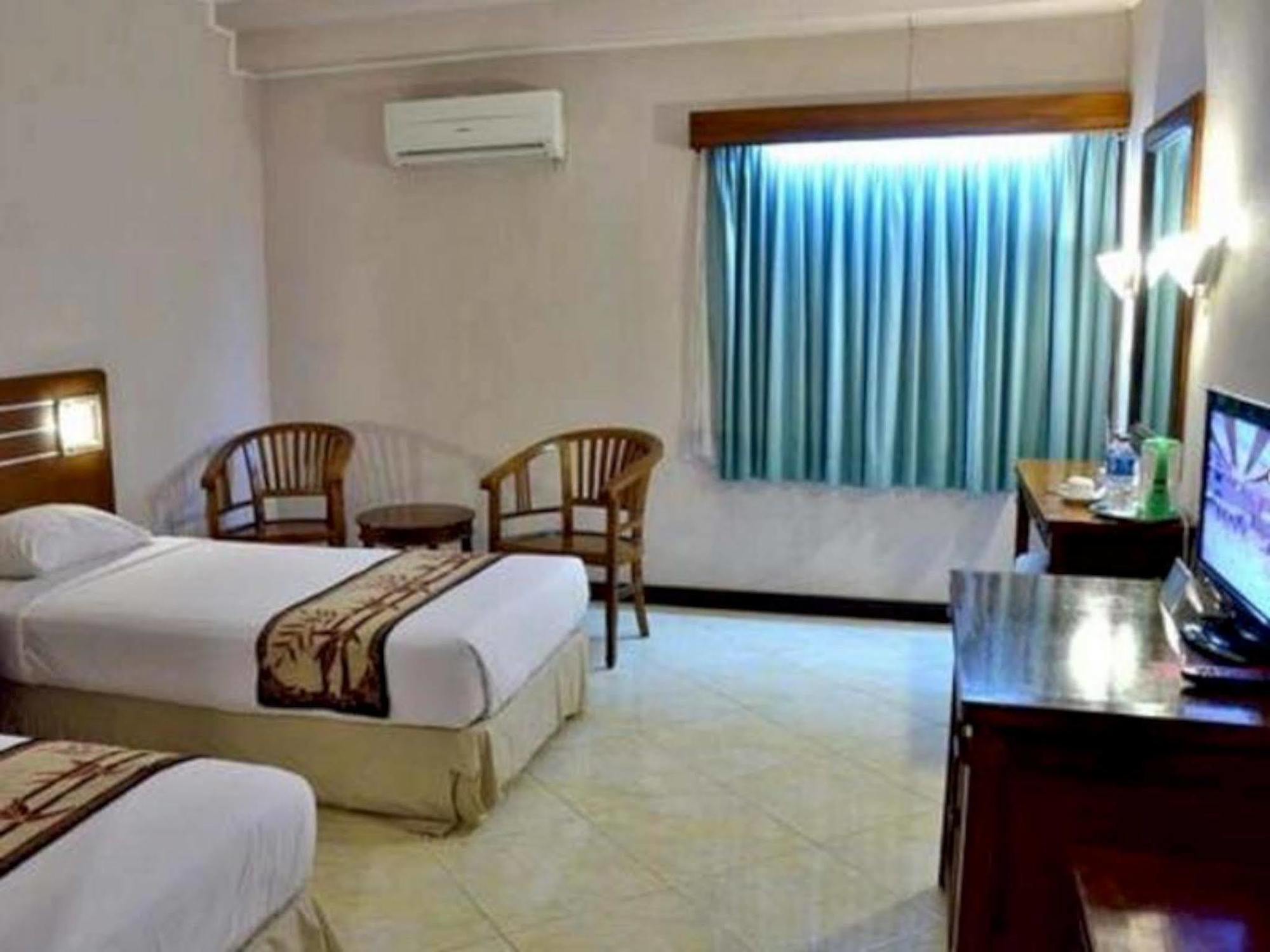 Bahari Inn Tegal Экстерьер фото