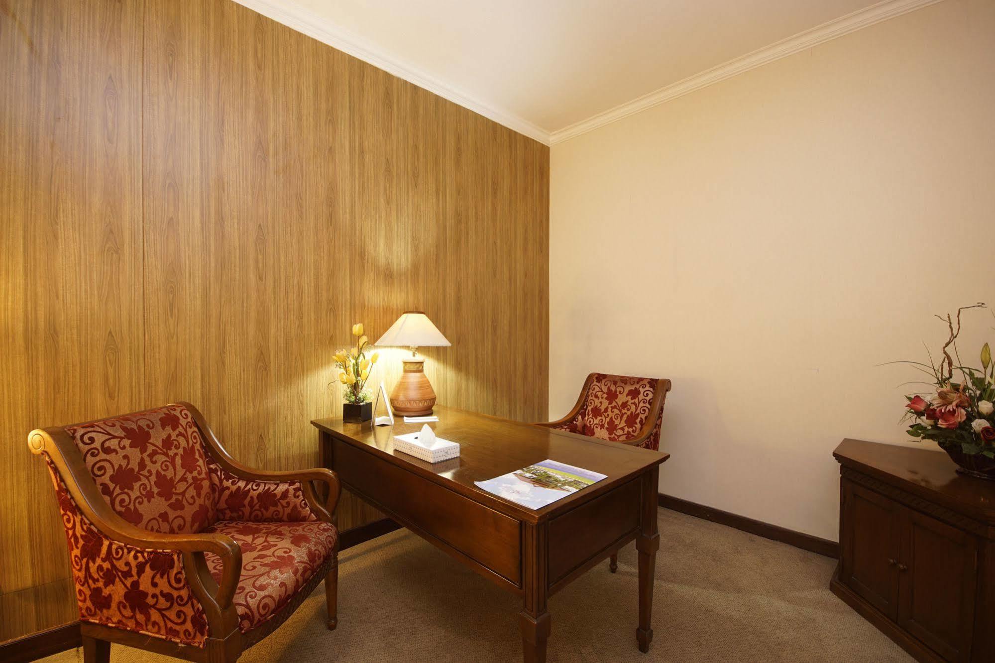 Bahari Inn Tegal Экстерьер фото
