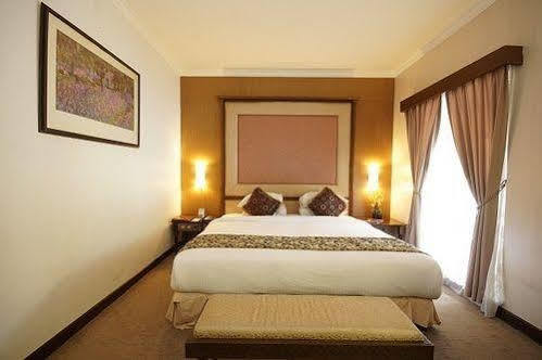 Bahari Inn Tegal Экстерьер фото