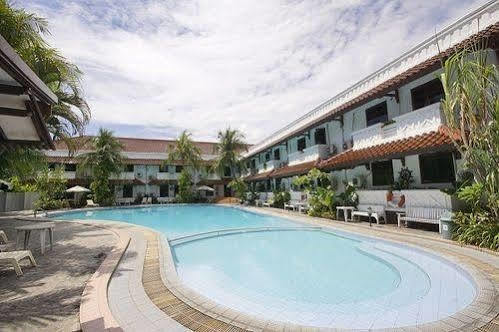 Bahari Inn Tegal Экстерьер фото
