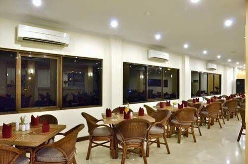 Bahari Inn Tegal Экстерьер фото